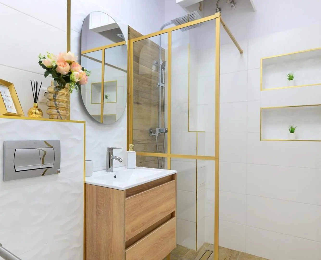 White & Gold Apartment Budapesta Ungaria