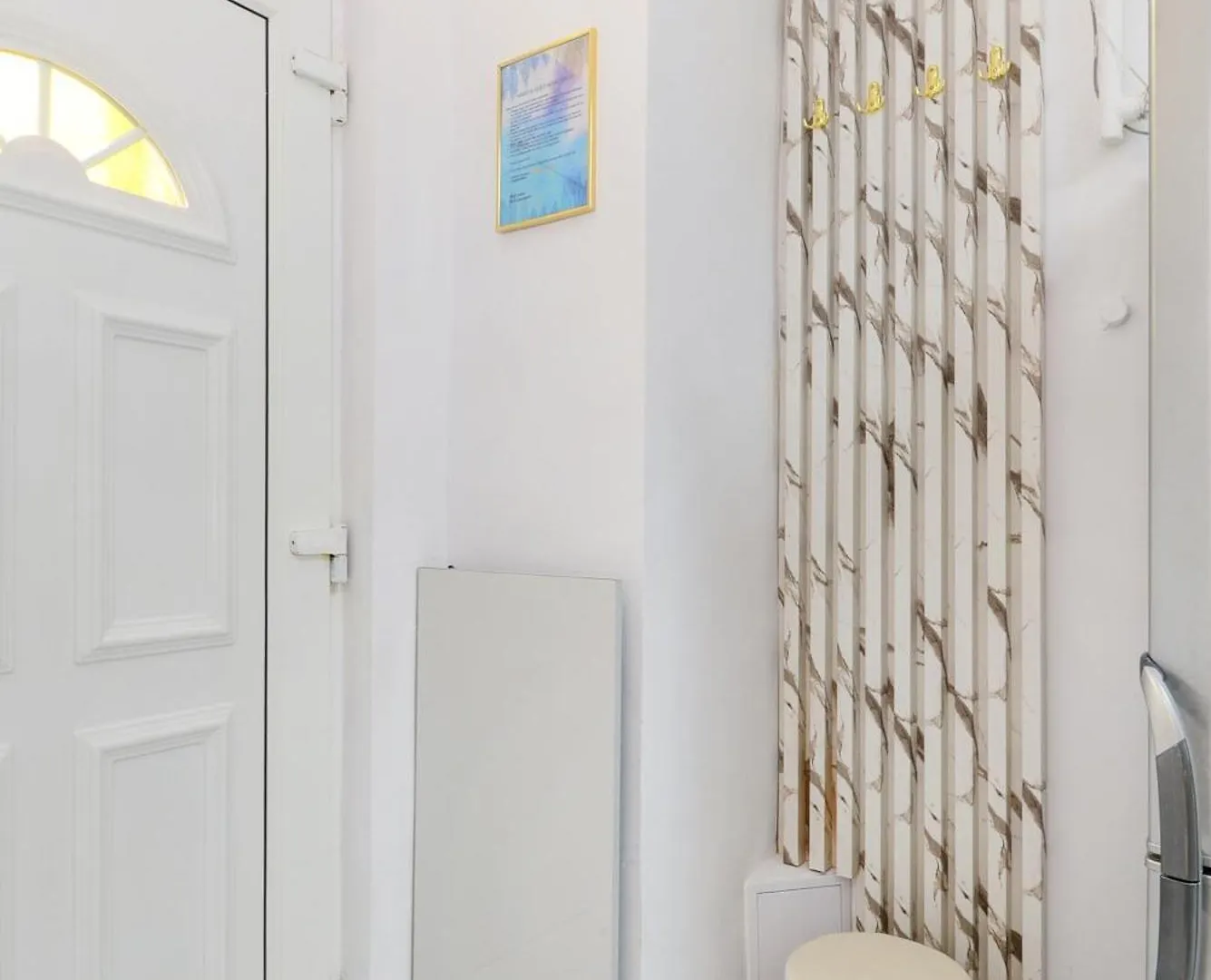 White & Gold Apartment Budapesta Ungaria