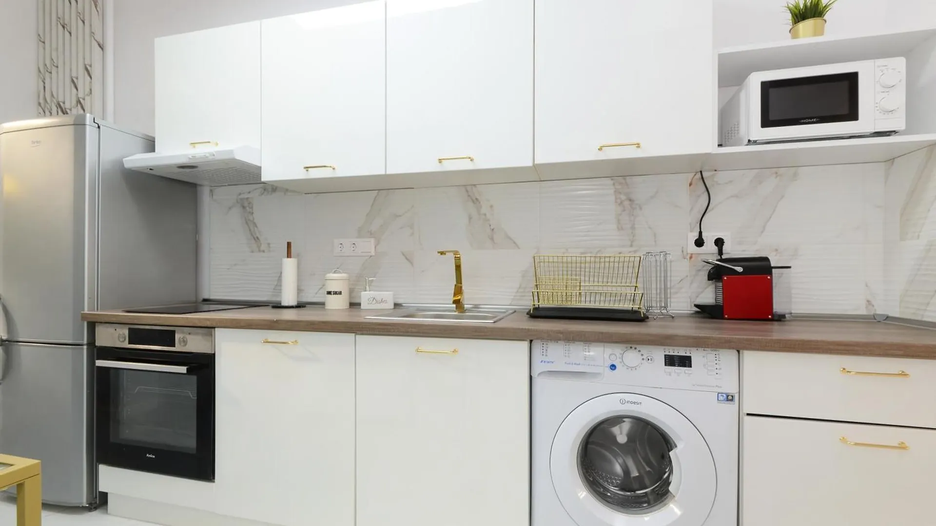 White & Gold Apartment Budapesta